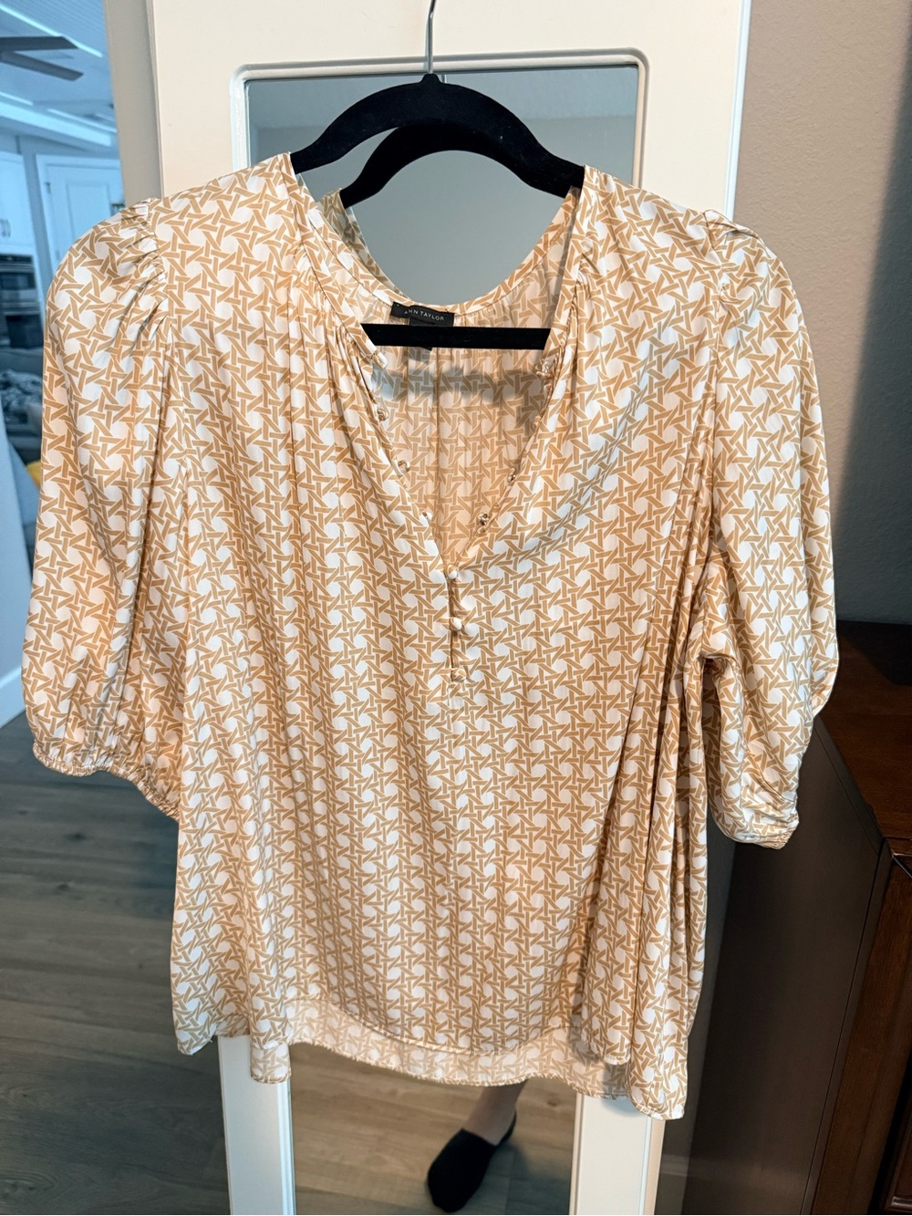 Ann Taylor Cream & Tan Cane Print Puff Sleeve Blouse